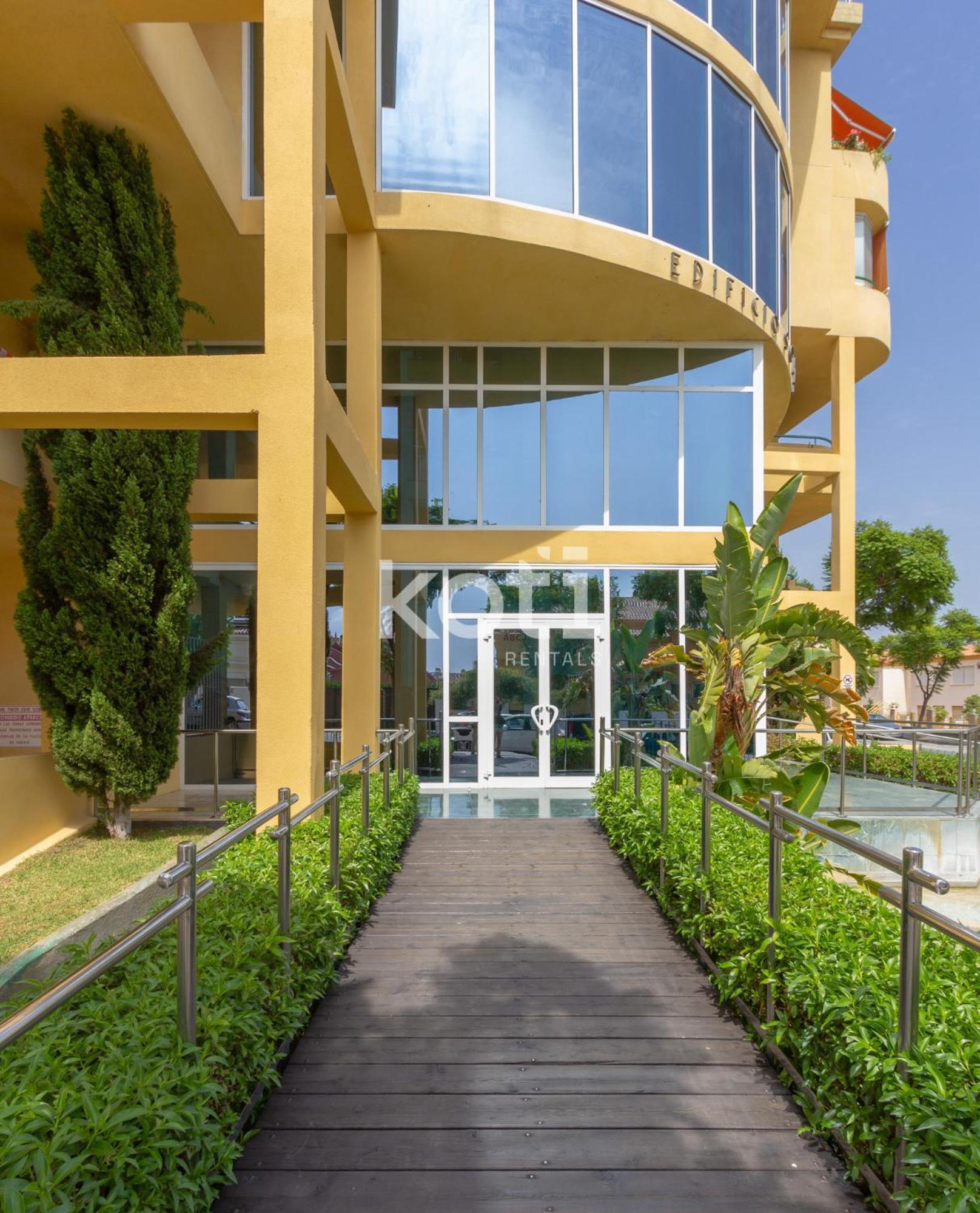 Koti Rentals - Nenufar Fuengirola Bagian luar foto