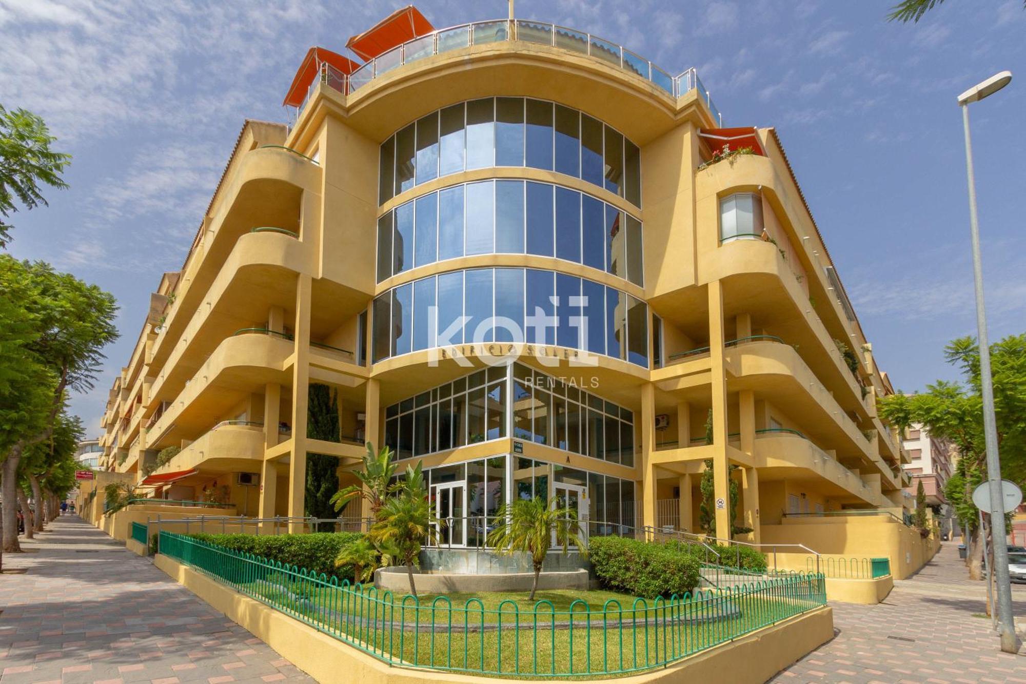 Koti Rentals - Nenufar Fuengirola Bagian luar foto