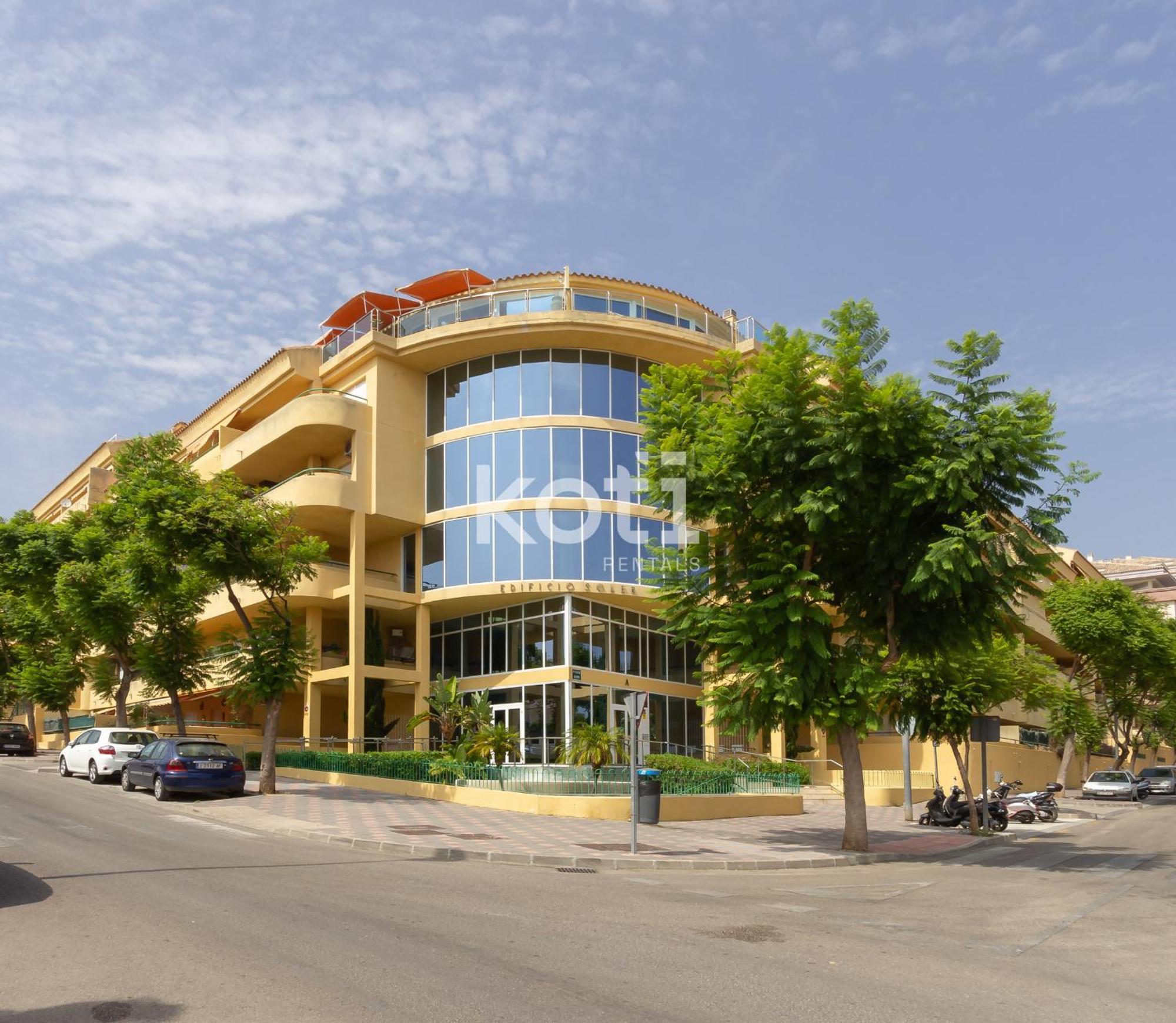 Koti Rentals - Nenufar Fuengirola Bagian luar foto