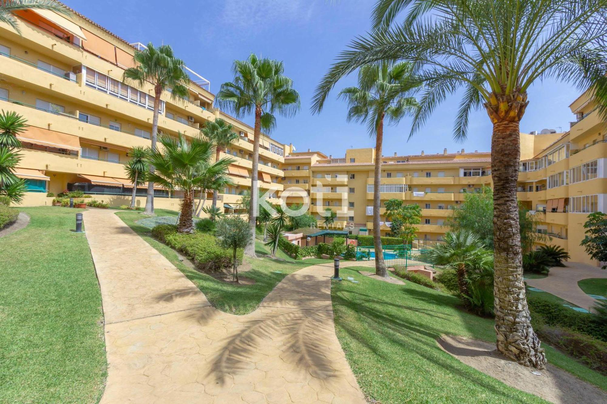 Koti Rentals - Nenufar Fuengirola Bagian luar foto